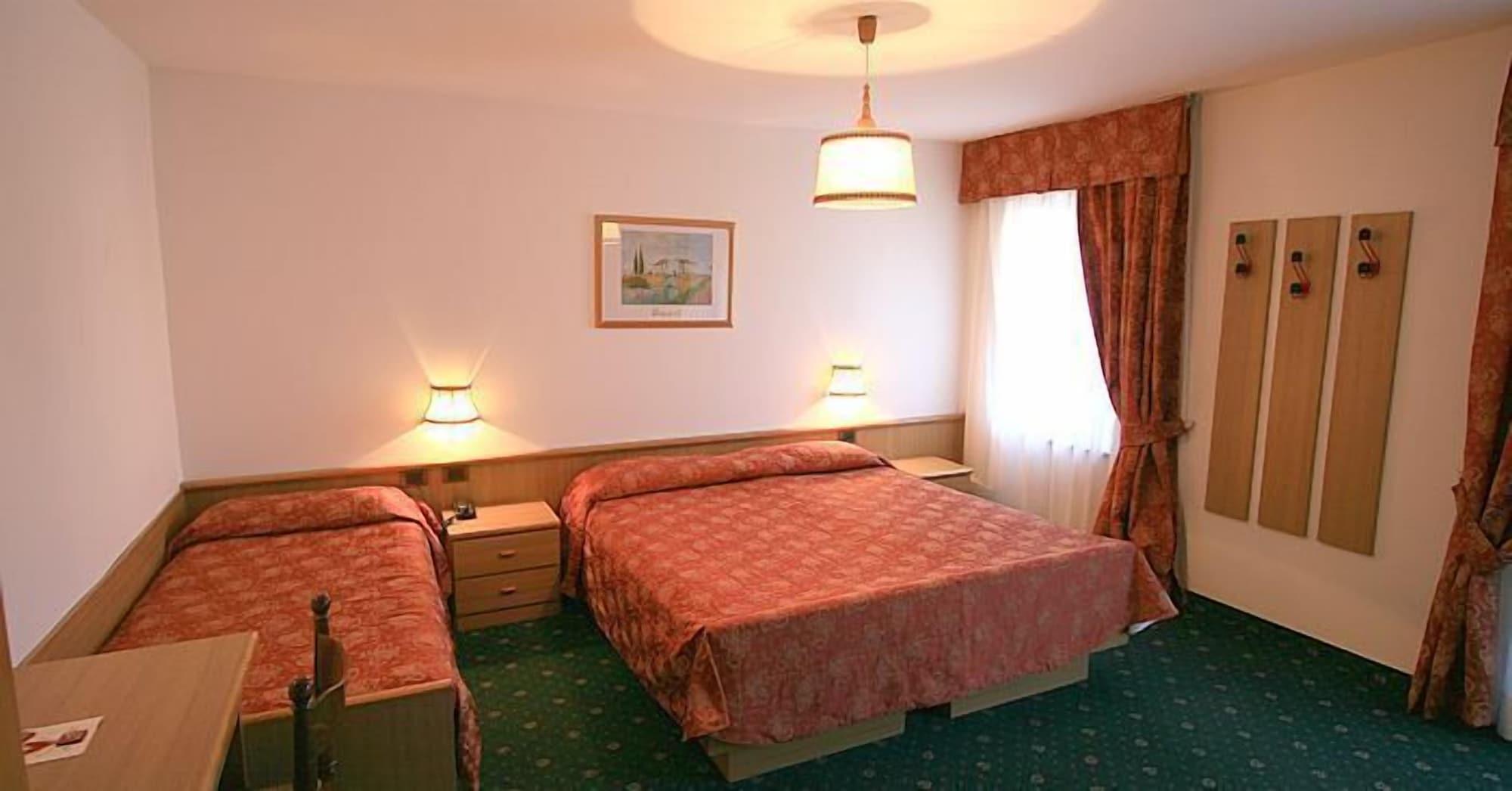 Hotel Arnika Поцца-ди-Фасса Экстерьер фото