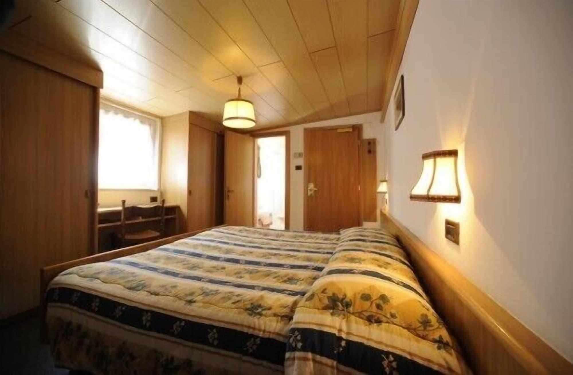 Hotel Arnika Поцца-ди-Фасса Экстерьер фото