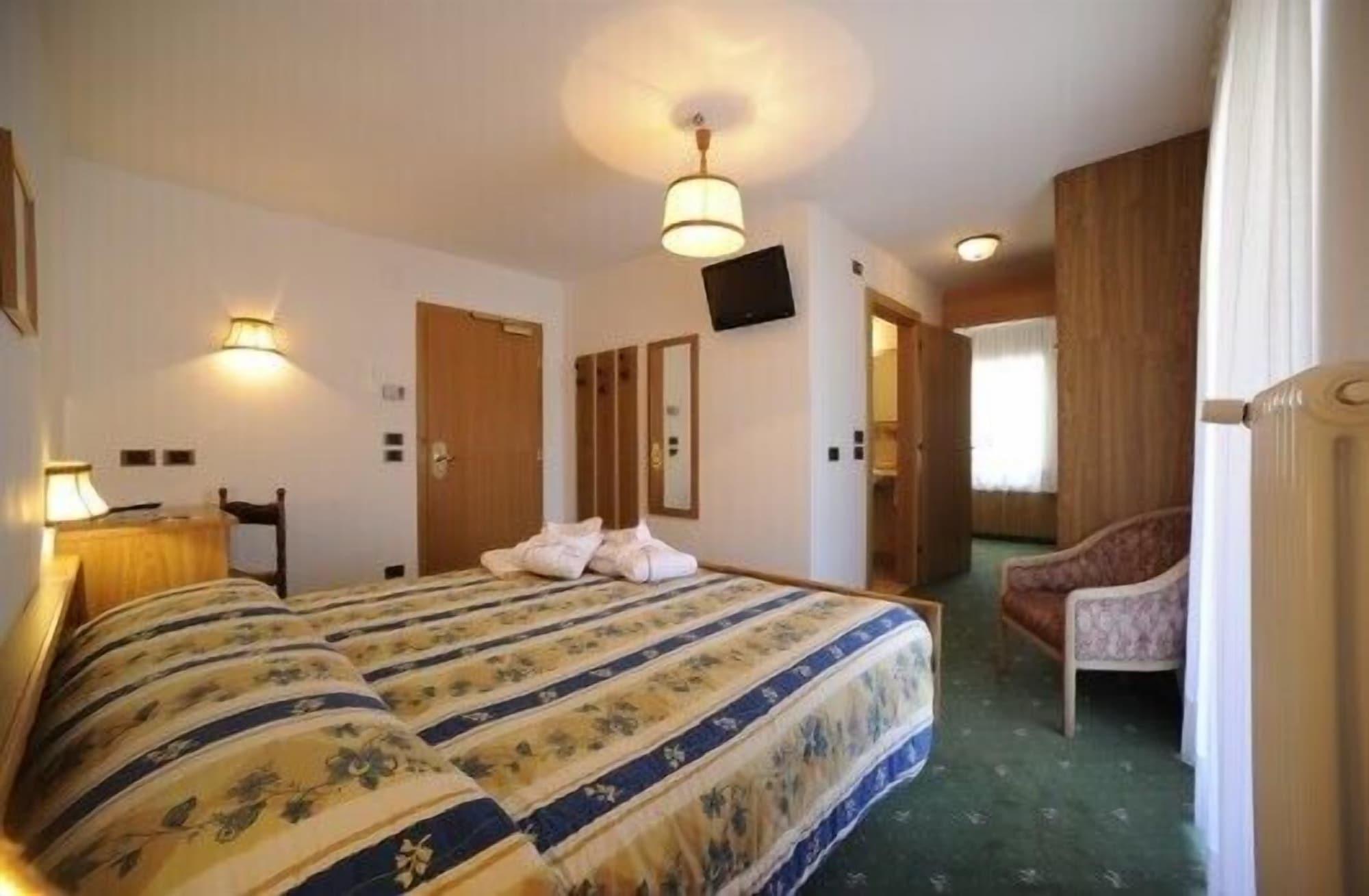 Hotel Arnika Поцца-ди-Фасса Экстерьер фото