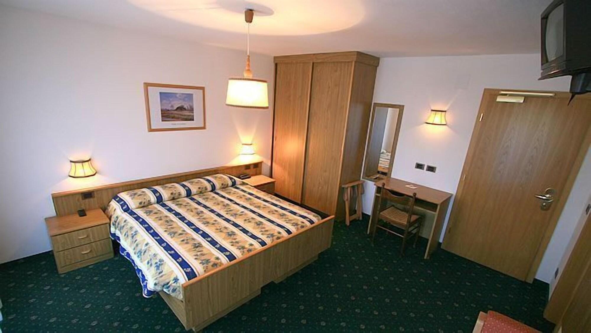 Hotel Arnika Поцца-ди-Фасса Экстерьер фото