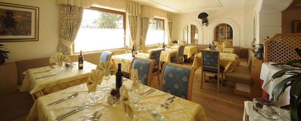 Hotel Arnika Поцца-ди-Фасса Экстерьер фото